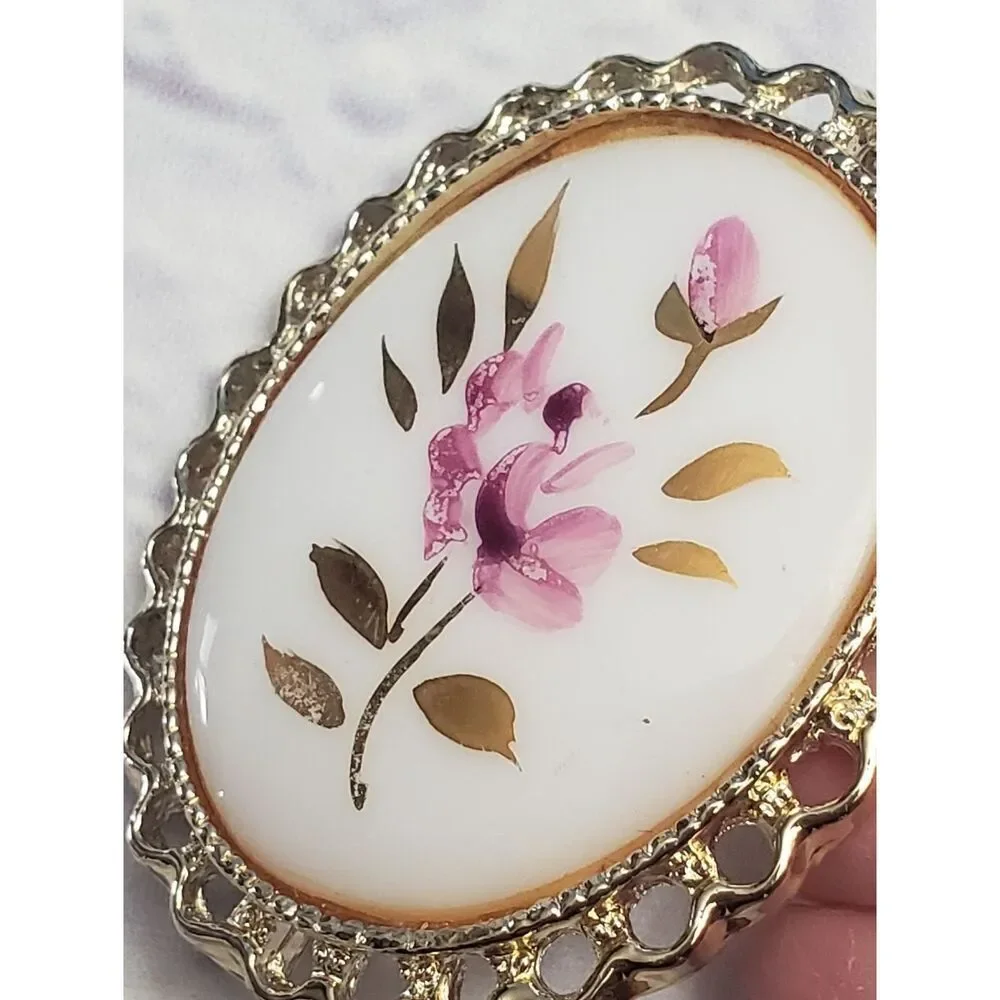 Vintage Handpainted Sweet Pea Porcelain Brooch Pendant
